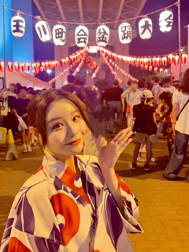 玉川町会盆踊り大会に参加しました🏮

地域の皆さんと一緒に、定番の炭坑節や東京音頭を踊りました！
世田谷区ならではの「新世田谷音頭」も踊れます🎶
一期目の私に、「新世田谷音頭も踊れるなんてすごい！」とベテラン議員さんからお声かけいただいたこともありますよ☺️
（でも地域オリジナルの〇〇音頭が色々あって私はまだまだです！笑）

伝統の音楽に合わせて輪になって踊るひとときは、まさに夏の風物詩ですね。
子どもたちの笑顔や浴衣姿の方々で会場はとても賑やかで、地域のつながりの温かさを改めて感じました。

こうして地域行事が続いていくことは、安心と活気のあるまちづくりにもつながると実感しています。

暑さに気をつけながら、この夏も思い出深い季節になりますように。
皆さま、どうぞ素敵な夏をお過ごしください🍧🌻🍉🎇

#若林りさ #世田谷区議会議員 #盆踊り #浴衣 #👘 #ミャクミャク風 #ミャクミャク浴衣 #盆踊り大会 #玉川町会 #玉川町会盆踊大会 #玉川町会盆踊り大会 #東京音頭 #世田谷音頭 #新世田谷音頭 #ラムネ #夏祭り #ビー玉に映る盆踊り