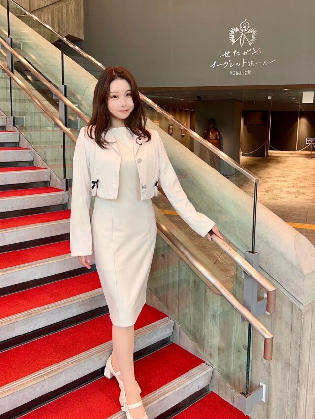本日、誕生日を迎えました🎂🎊
今日は第3回定例会の質問通告提出と、質問順を決めるくじ引きの日。区のためにしっかりと取り組むスタートを切る誕生日となりました。

お祝いのメッセージを下さった皆さま、そして日頃からの応援、本当にありがとうございます。皆さまのお気持ちにいつも大きな力をいただいています💝

また、新庁舎では現在「動物愛護週間」にあわせた展示が行われ、私が提案して作成された「ペットのための防災対策」の冊子も展示されていました！ぜひお立ち寄りの際にはお手に取ってご覧ください。
ここは一階入ってすぐのエリアとなるのですが、松任谷由実さん、美輪明宏さん、仲代達也さん、石川さゆりさん、横尾忠則さんなどといった素晴らしい名誉区民の方々の写真も展示されております。

そして、新しく完成した区民会館は「せたがやイーグレットホール」と名付けられ、レッドカーペットの階段が印象的な華やかな空間となっています。
（名前の由来は世田谷区の花であるサギソウの英名Egret Flower（イーグレットフラワー）からです）

これからも区民の皆さまの声を議会に届け、政策に真剣に向き合いながら、世田谷の発展のため全力で取り組んでまいります。
引き続きどうぞよろしくお願いいたします✨

#若林りさ #世田谷区議会議員 #世田谷区議会議員若林りさ #若林りさ区議 #若林りさ世田谷区議会議員 #若林りさ世田谷区議 #誕生日 #バースデー #birthday
#世田谷区役所 #せたがやイーグレットホール #世田谷区民会館 #サギソウ #EgretFlower #レッドカーペット #ペットのための防災対策 #ペット防災 #動物愛護週間 #名誉区民 #松任谷由実 #美輪明宏 #仲代達也 #石川さゆり #横尾忠則