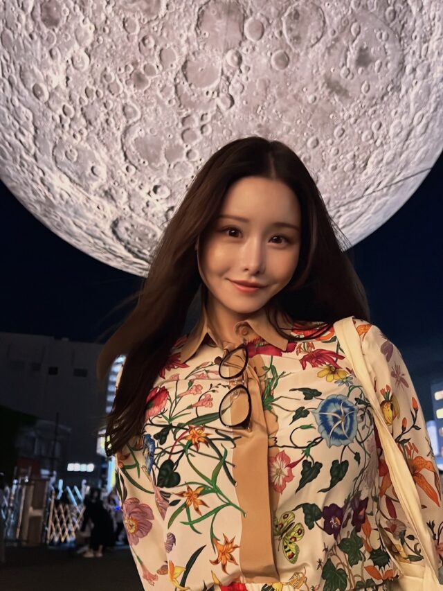ムーンアートナイト下北沢2025 に行ってきました！
今年はさらにパワーアップしていました🌕
猫をモチーフにした作品や、イマーシブシアター「猫町」の公演もあり、猫好きにはたまらない企画となっています。

この「猫町」は、イヤホンで音声を聞きながら自ら街を歩いていくスタイルの新感覚イマーシブシアターです。幻想的なダンスに引き込まれ異次元に迷い込むような体験ができてとても素晴らしかったです！

特典付きチケットでは屋上でのアート作品や天体望遠鏡で土星の輪を観察することも🪐🔭
21:00〜21:30は有料チケット限定で参加できる月の下での線香花火体験もありました🎆

たくさん歩くので歩きやすい靴がおすすめです。
夜のライトアップを楽しむなら日が落ちてくる18時以降がベストかなと思います。

下北グルメとのコラボも多数あり、アート作品を巡り歩きながら街全体で楽しめるイベントでした。
私一推しのイベントの一つなので、アートと街歩きが好きな方はぜひ行ってみて下さいね🌝

#世田谷区 #下北沢 #ムーンアートナイト #MoonArtNight #猫町 #イマーシブ #イマーシブシアター #LukeJerram #nellybenhayounstepanian #森貴之 #daisydoze #アートイベント 
#若林りさ #世田谷区議会議員 #世田谷区議会議員若林りさ #若林りさ区議 #若林りさ世田谷区議会議員 #若林りさ世田谷区議