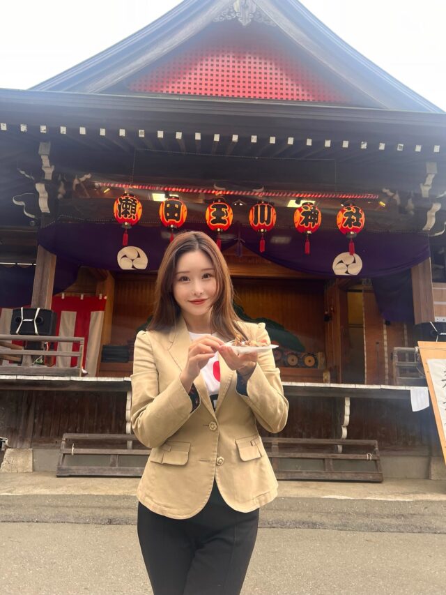 本日は、瀬田玉川神社の例大祭に参加させていただきました。
境内にはたくさんの屋台が並び、子どもから大人まで笑顔で賑わう、まさに地域の一体感を感じるお祭りでした。

私も用賀から出店されていたジンギスカンのサイコロステーキや焼き鳥、かき氷、ベビーカステラなどをいただきました😋

今年は20以上の団体が参加されたそうで活気に溢れていました！そして夜、神輿が光り輝く姿は圧巻でしたね✨
地域の皆さんとの新たな出会いや交流にも恵まれました。

地域の伝統を支えてくださっている皆さまに、心から感謝申し上げます。
今年の秋祭りシーズンもいよいよ終盤戦です！

#瀬田玉川神社 #例大祭 #世田谷 #秋祭り #神輿 #世田谷区議会議員若林りさ