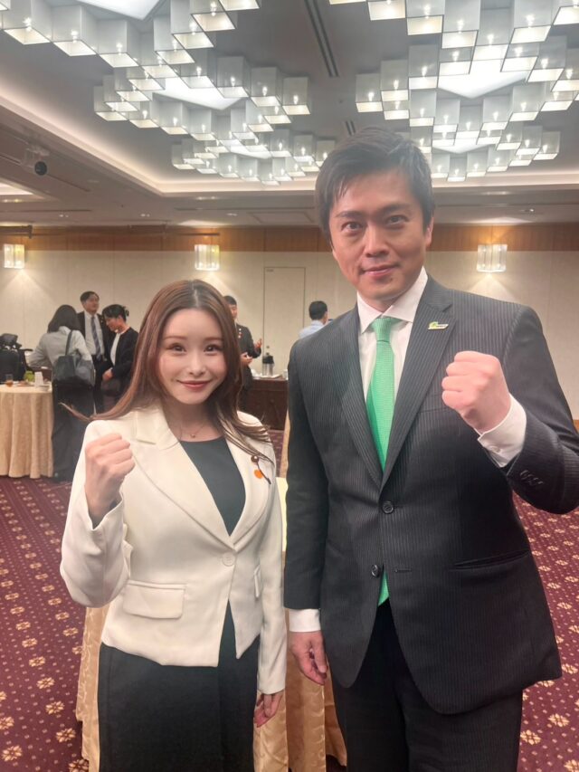 昨日、東京で開催された日本維新の会の党大会に参加しました。

日本維新の会として、改めて「挑戦する政党であり続ける」という強い意思が共有された場でした。

特に印象に残ったのは、吉村洋文代表の言葉です。

「政党として安心を求めない。安定を求めない。安全を求めない。我々は常に挑戦者でなければならない。」

この言葉には、現状維持ではなく、改革を進め続ける覚悟が込められていると感じました。

私自身も、地域から改革を進める一人として、決して守りに入ることなく、挑戦を続けてまいりたいと思います。

#日本維新の会 #党大会 #吉村洋文 #藤田文武 #高市早苗